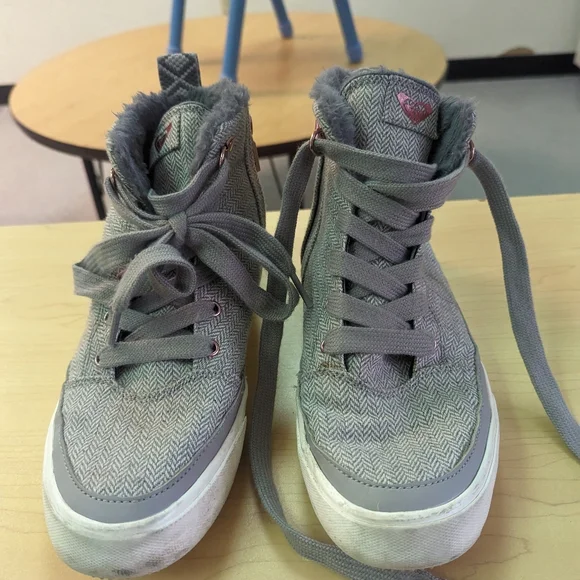 Roxy | Shoes | Faux Fur Lined Zip Up High Top Sneakers  display picture 1